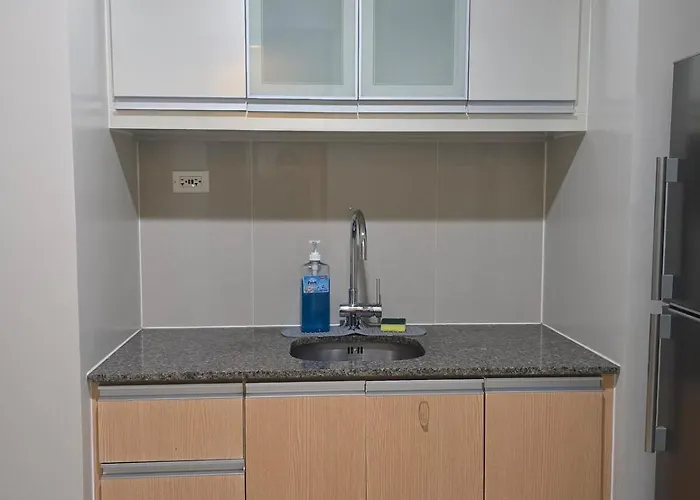 Apartment Beautiful Sunset One Uptown Near Grand Hyatt Bgc Uptown, St Lukes Medical Center, And Mitsukoshi Mall *